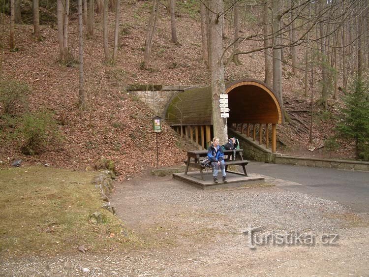 Höhle auf dem Pomezí