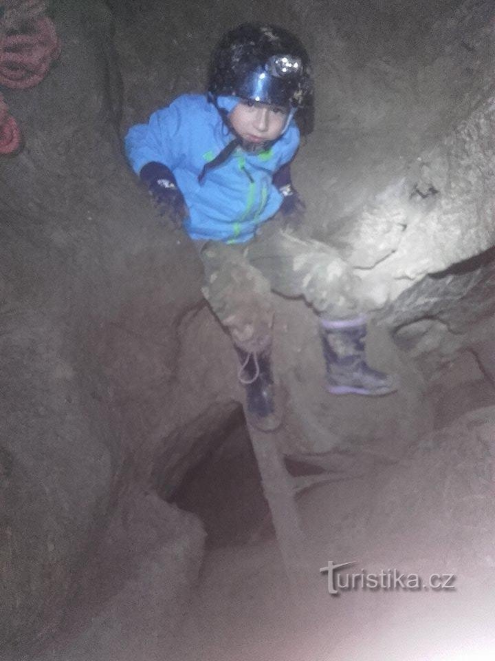 Fledermaushöhle, die von einem 5-jährigen Jungen erobert wurde