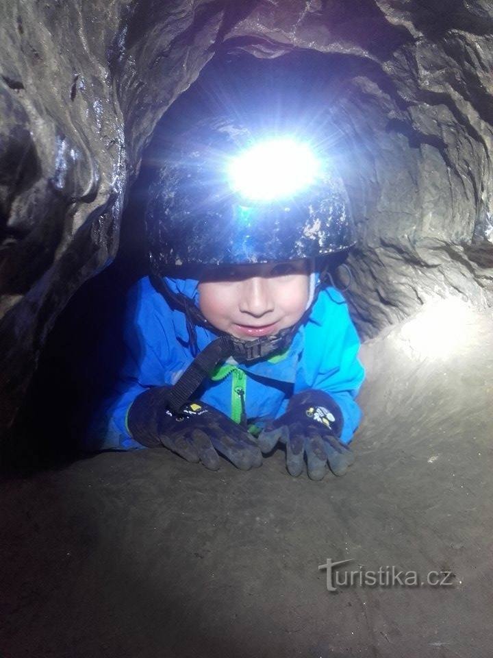Fledermaushöhle, die von einem 5-jährigen Jungen erobert wurde