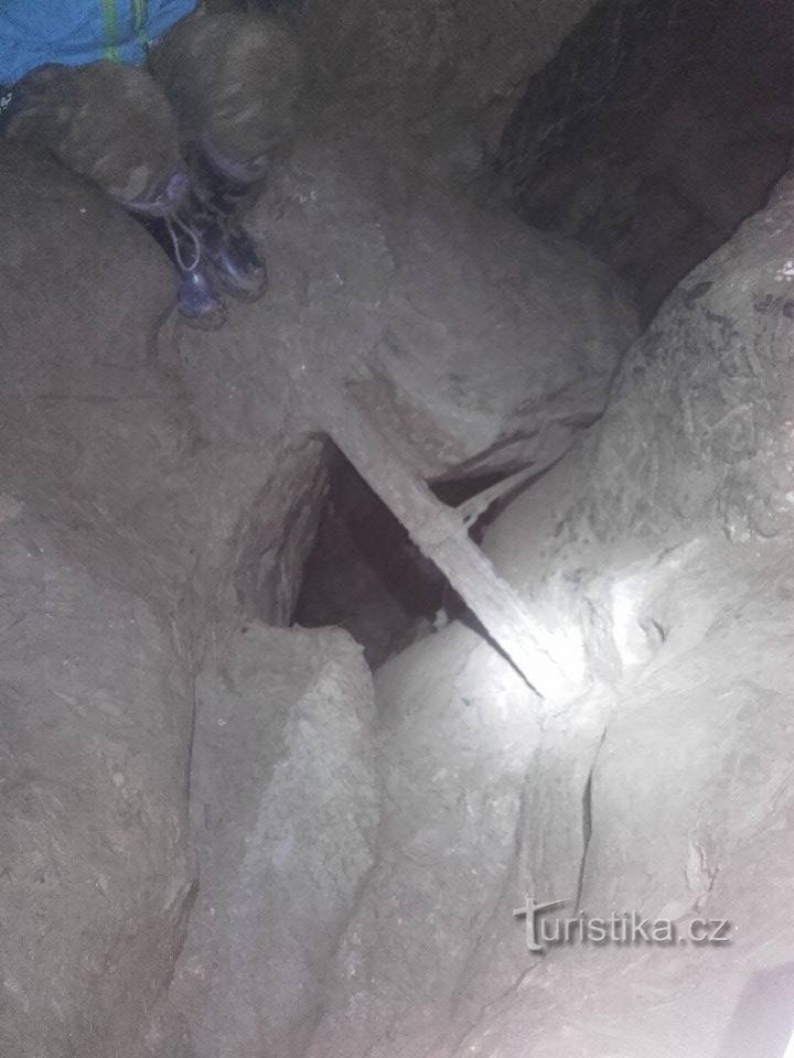 Fledermaushöhle, die von einem 5-jährigen Jungen erobert wurde