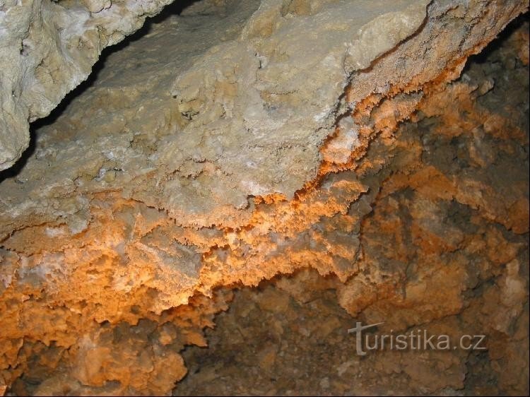 Пещера Турольд