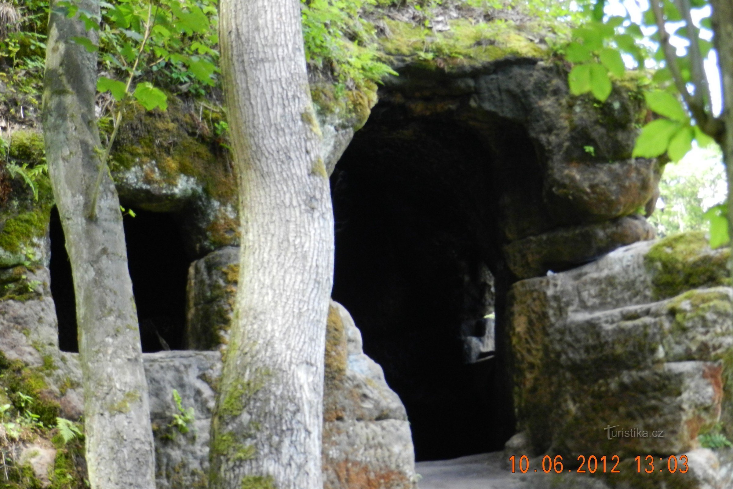 Jeskyně u hradu Kost - skalní byt Barušky