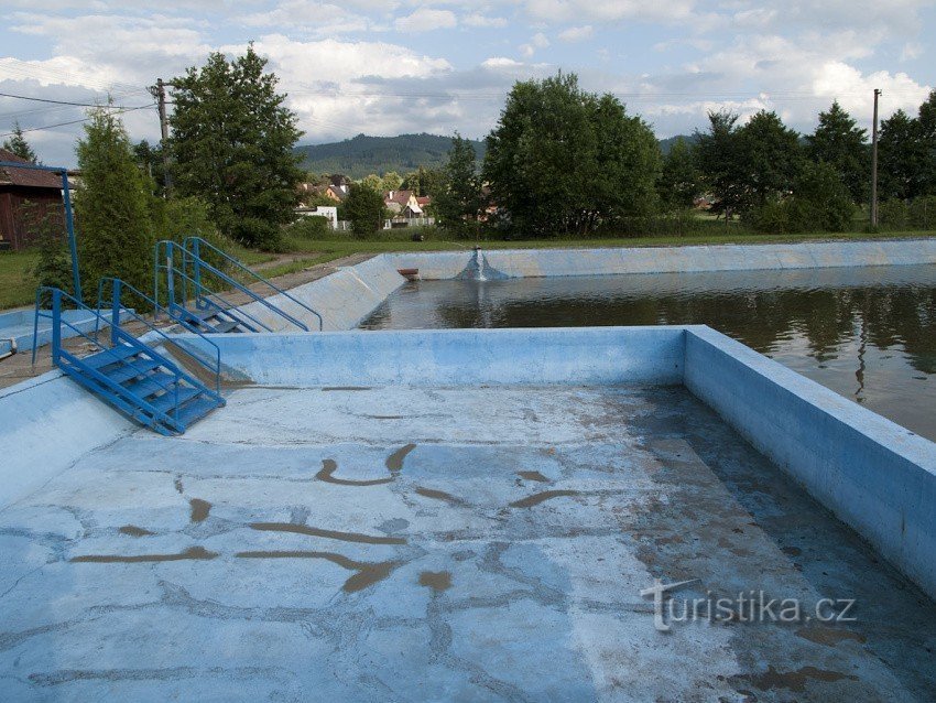 Piscina per bambini non ancora riempita