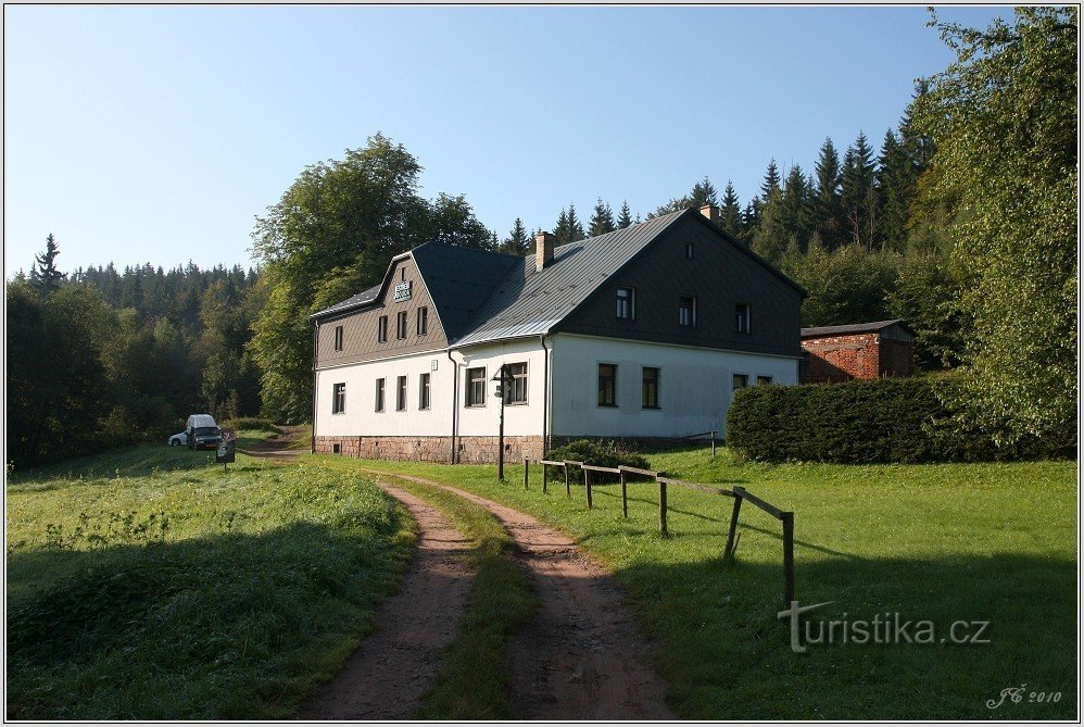 鷹小屋