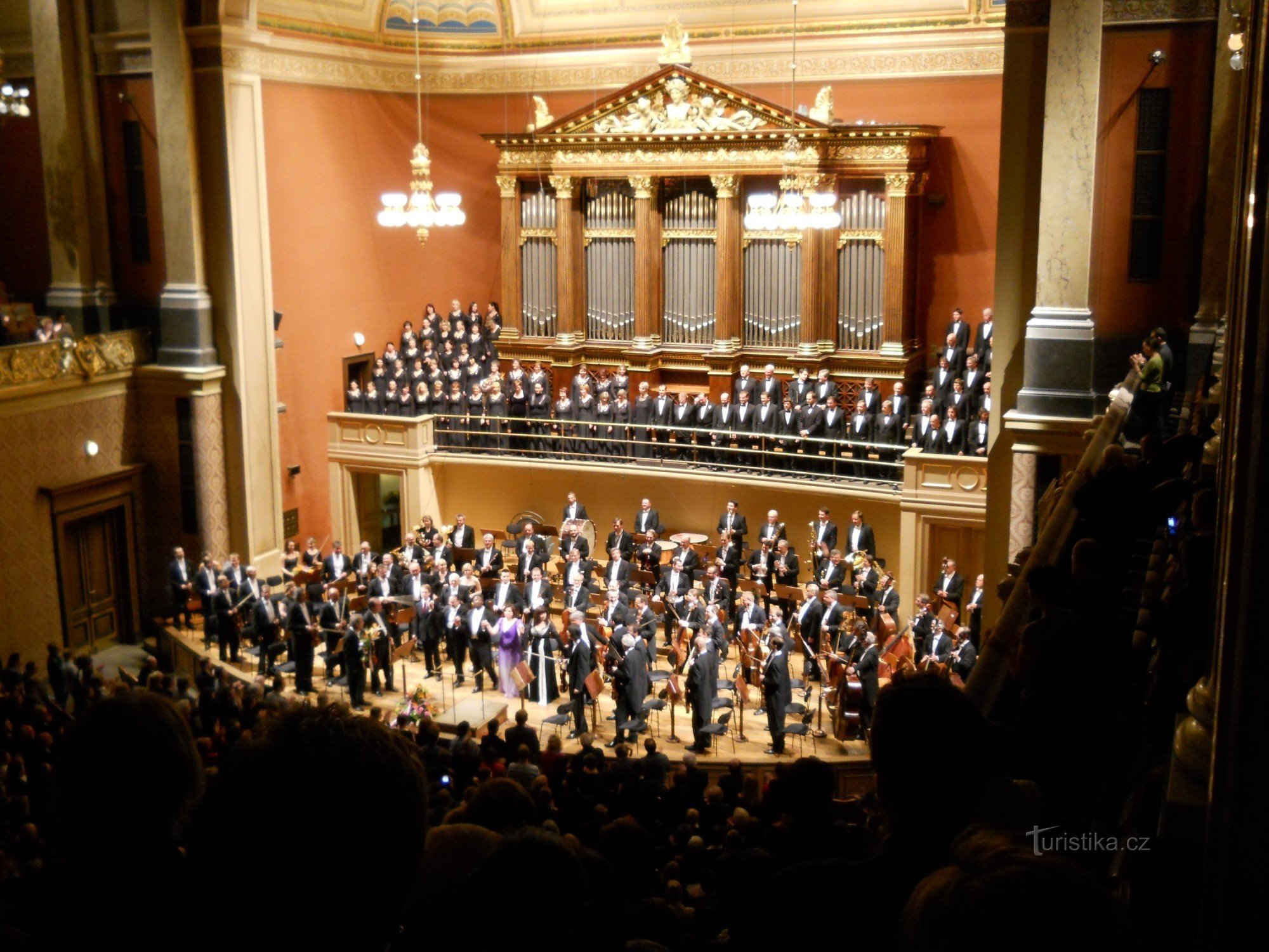 Scène avec la Philharmonie tchèque