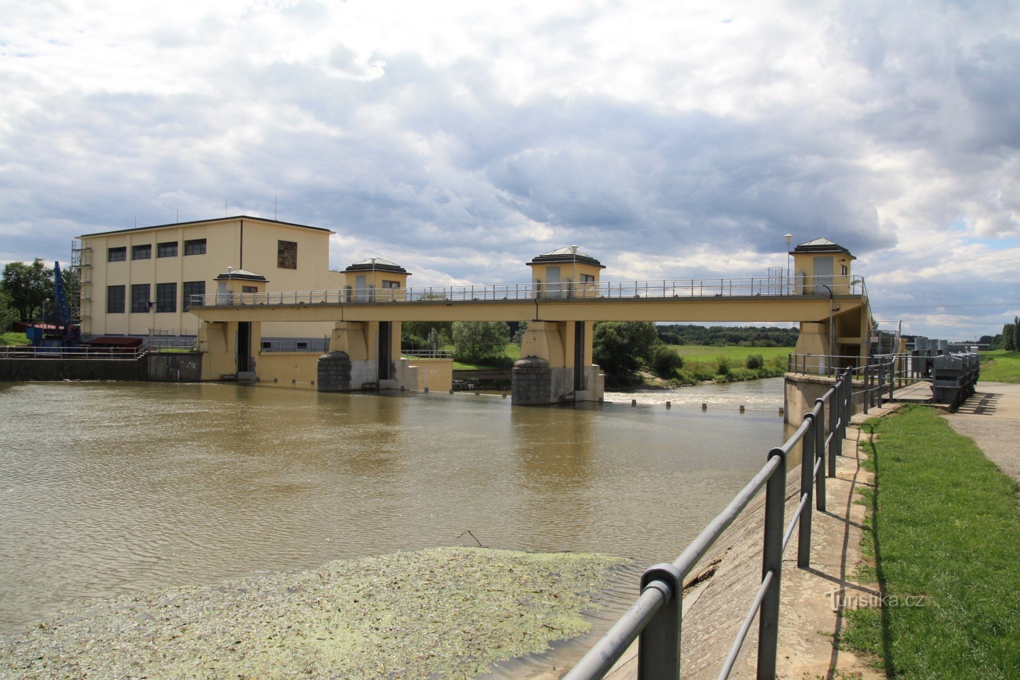 Comer en el río Morava