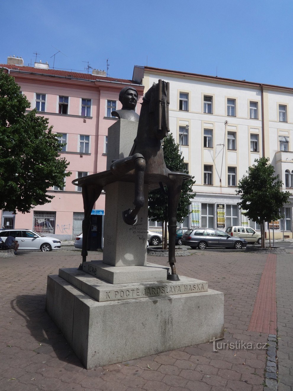 A estátua equestre de Jaroslav Hašek e o Bom Soldado Švejk