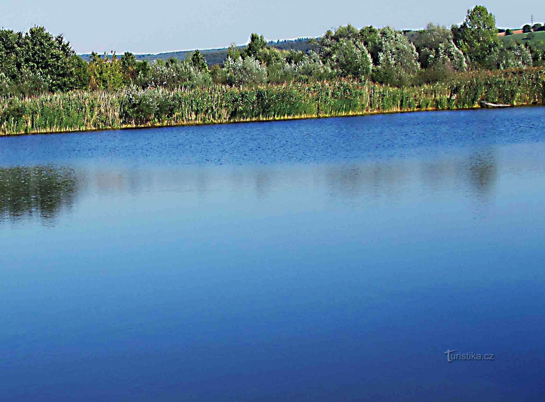Os lagos ao redor de Spytihněvi e o cais