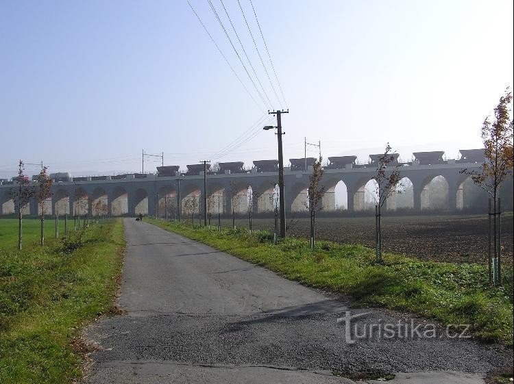 イェゼルニツェ: 高架橋