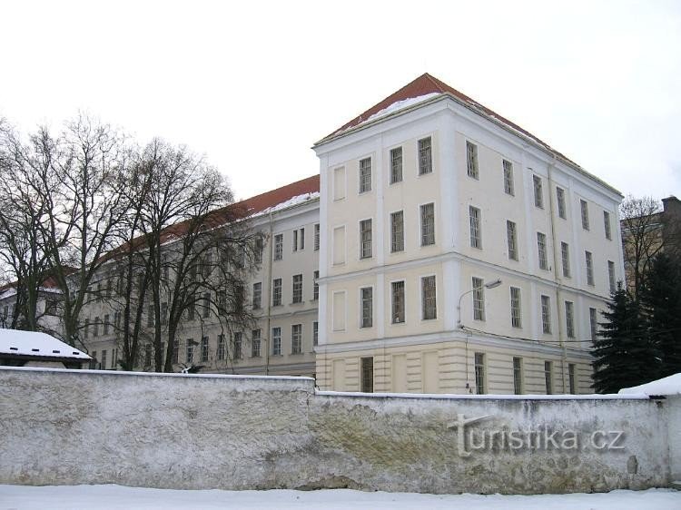 Nhà ở-bệnh viện của Dòng Tên: Opařany