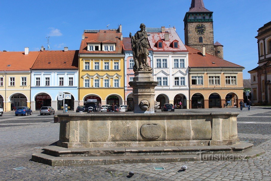 Jičín, fuente Amfritrité en la plaza