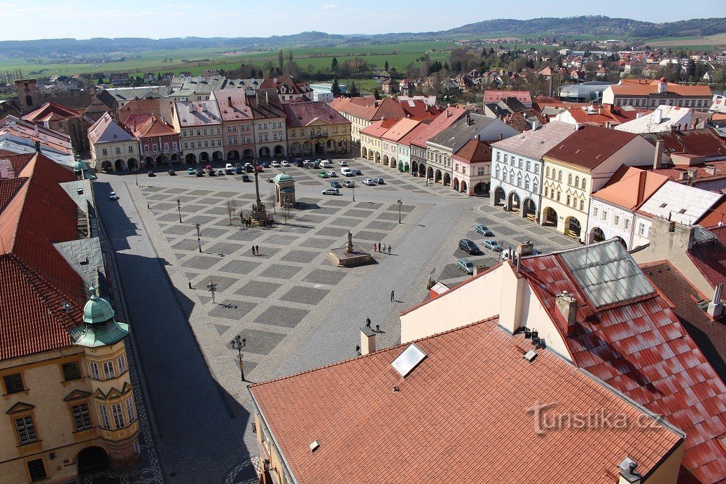 Jičín, kilátás a toronyból a Valdštejn téren