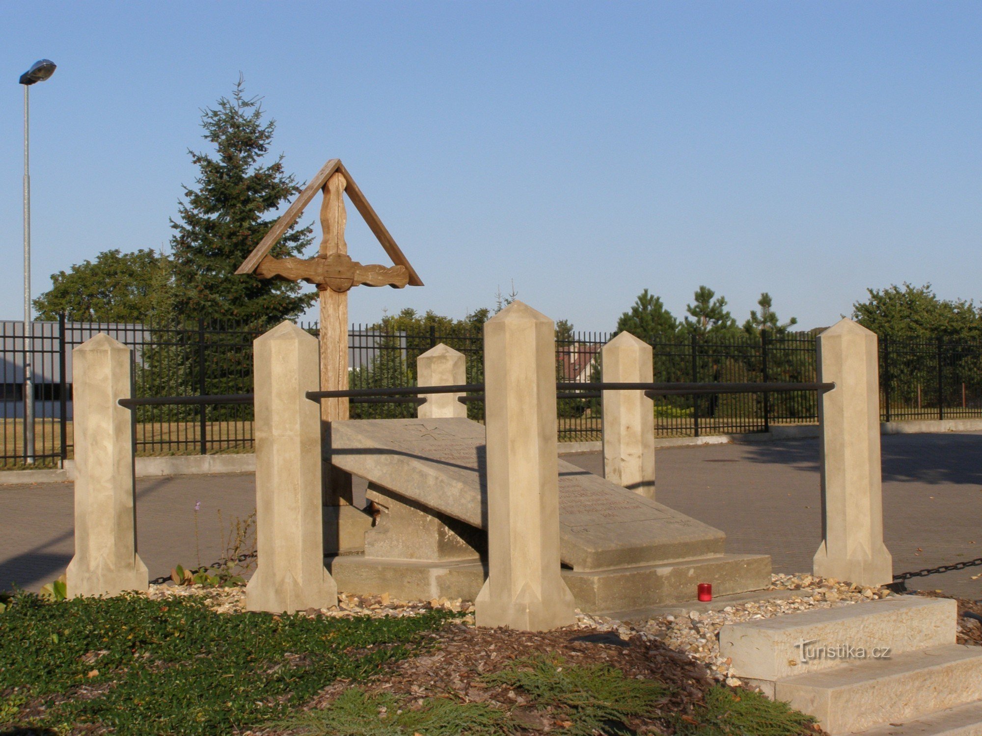 Jičín - monument över slaget 1866 i utkanten av Holín