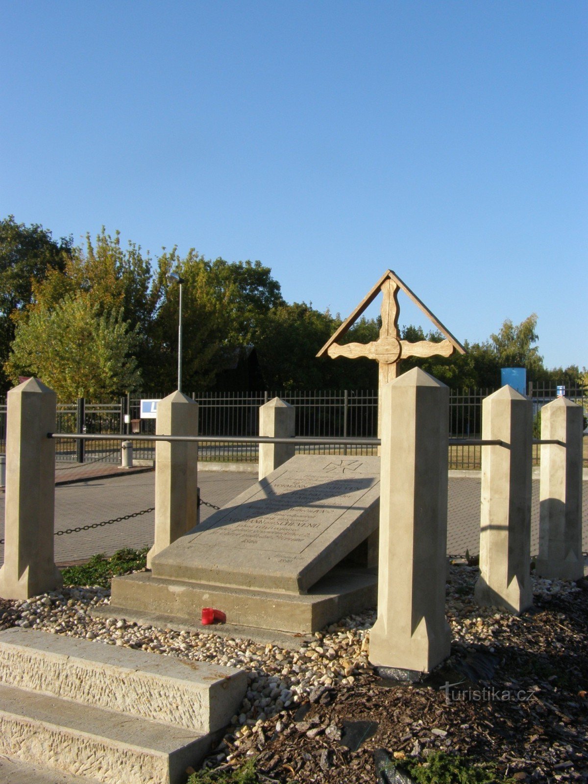 Jičín - monument över slaget 1866 i utkanten av Holín