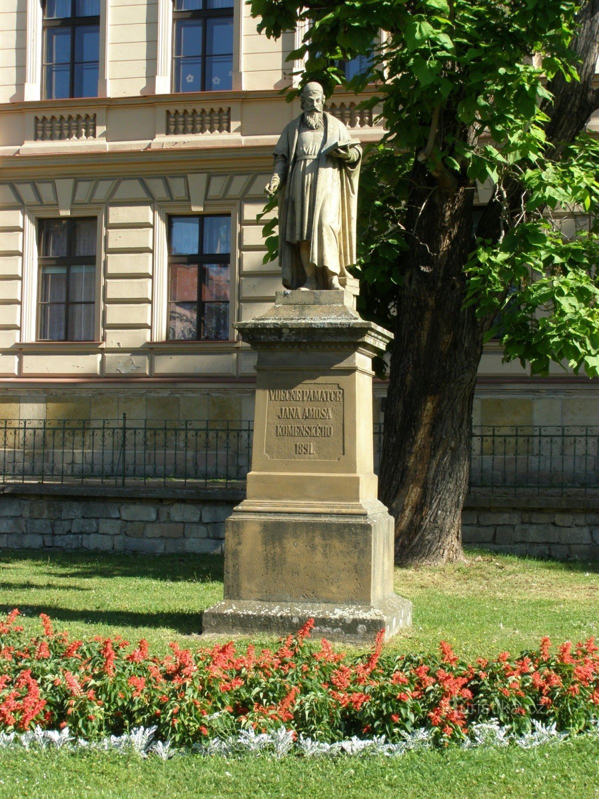 Jičín - άγαλμα του JA Comenius