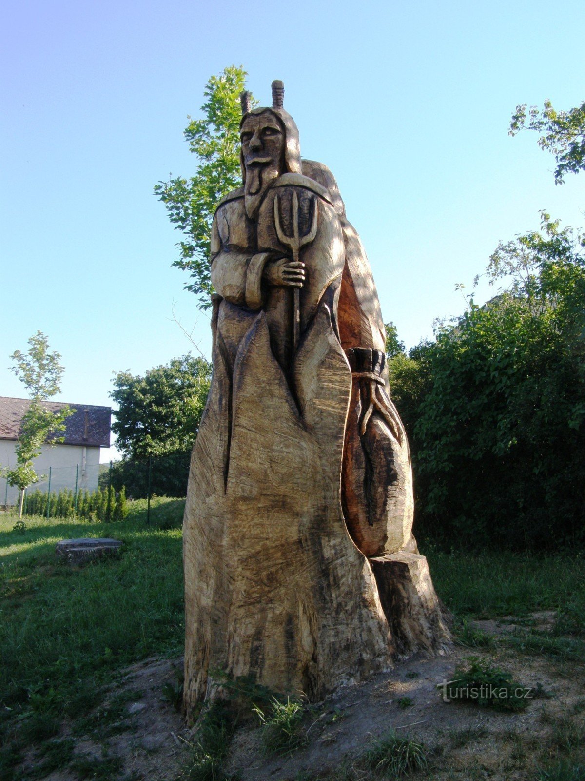 Jičín - sculpturi în copaci