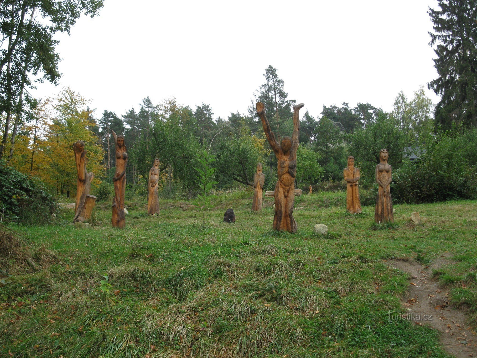 sculptures en orme sous Hlavaticí