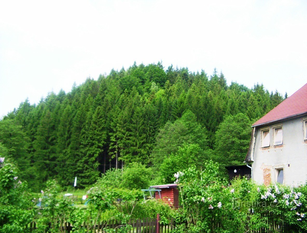 JIndřichov - la cima del castello con i resti del castello di Pleče - Foto: Ulrych Mir.