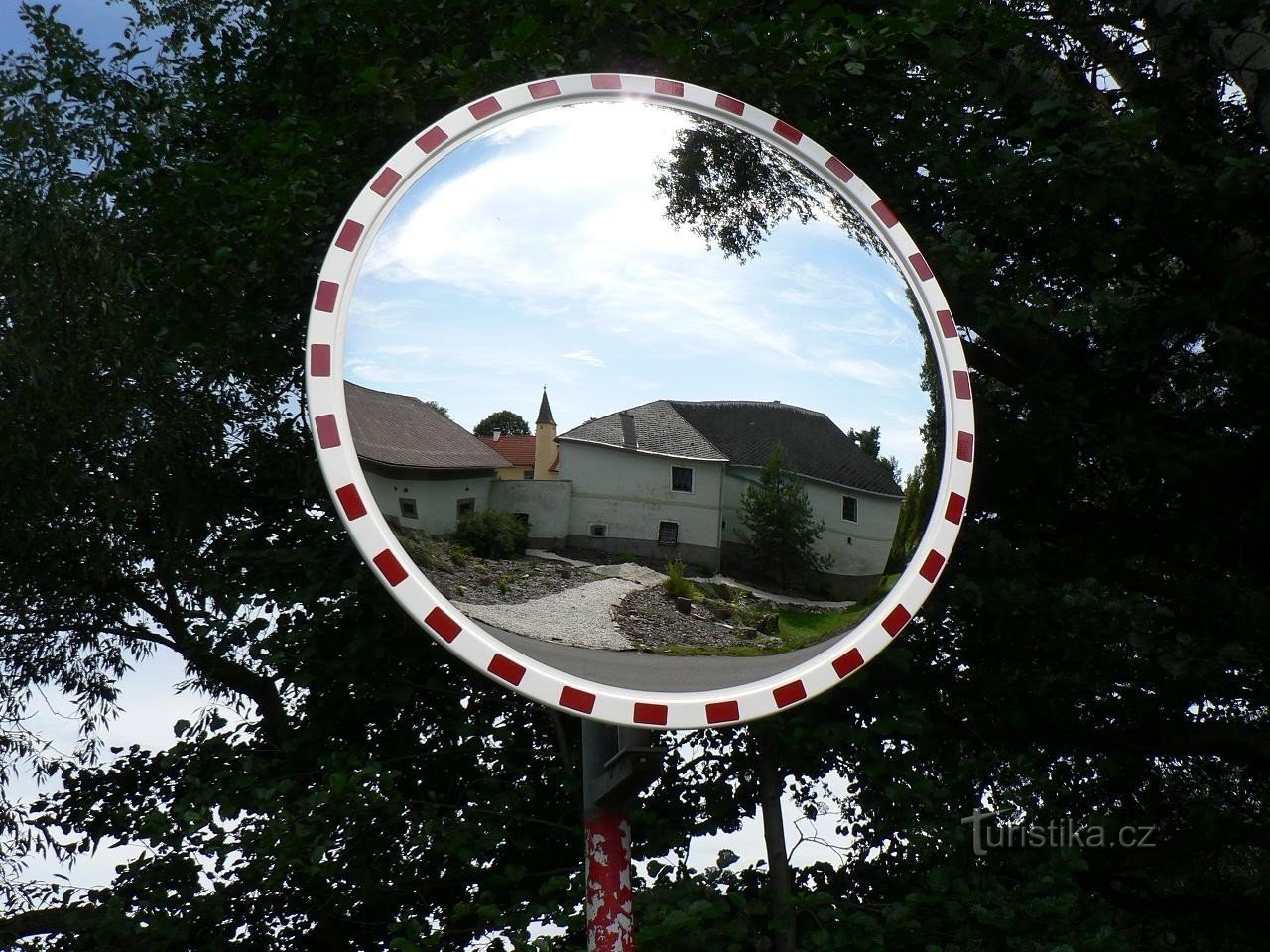 Jindřichovice, slott i spegeln