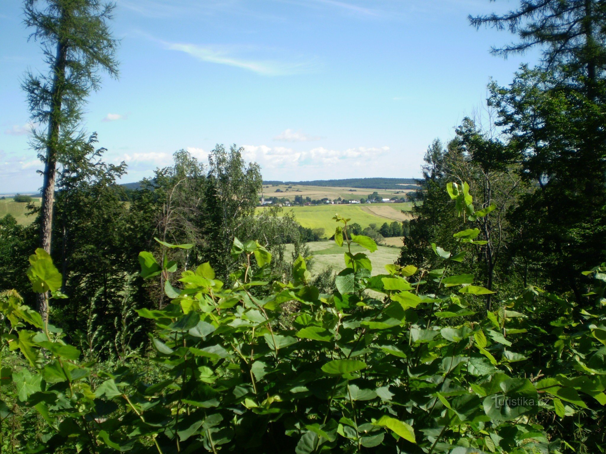 Jindřichovský kostel z dálky 1