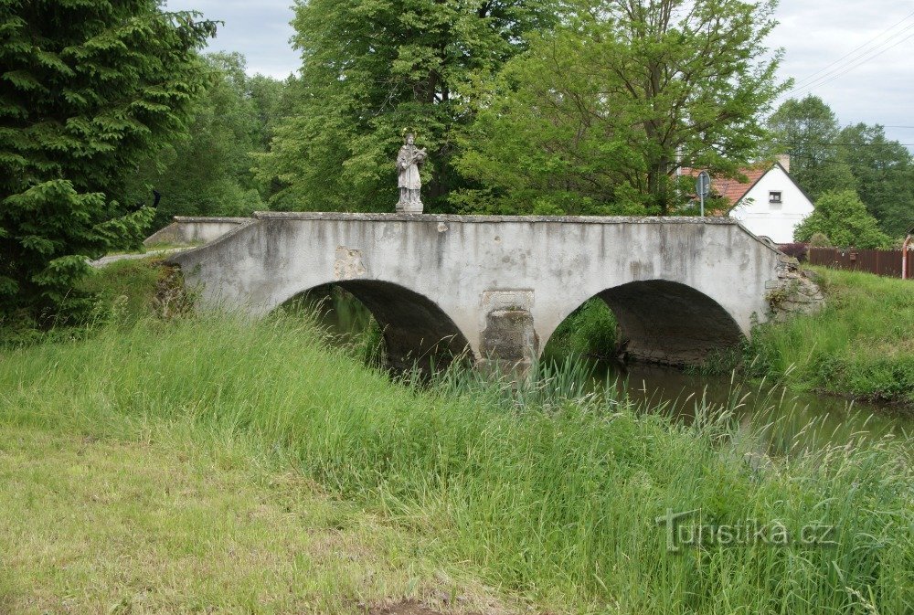 Jindřiš (Rodvínov) – barokní most se sochou sv. Jana Nepomuckého