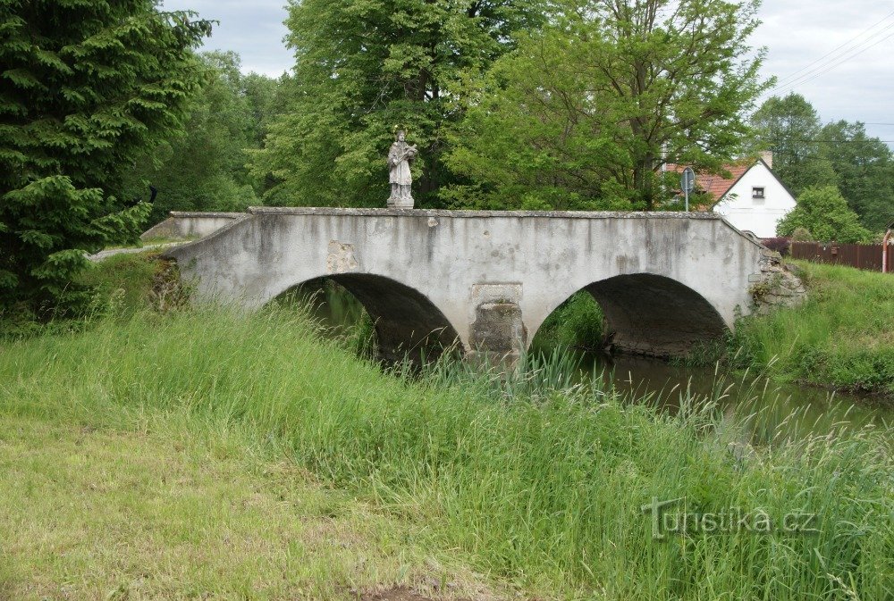 Jindřiš (Rodvínov) – barokk híd Szent István szoborral. Jan Nepomucký