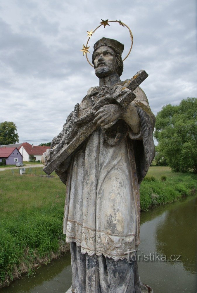 Jindřiš (Rodvínov) – pod baroc cu o statuie a Sf. Jan Nepomucký