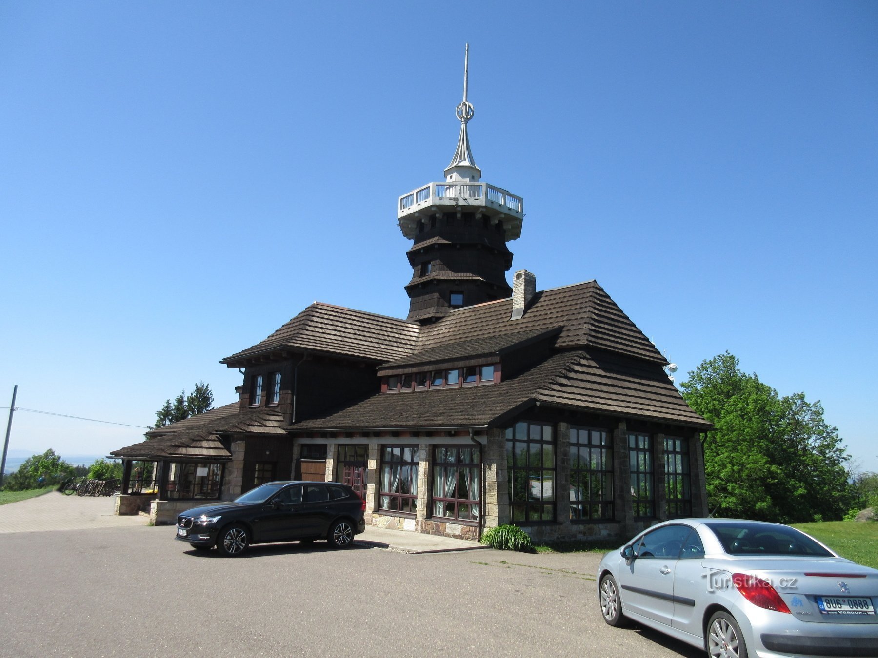 Il cottage di Jirásk con torre di avvistamento