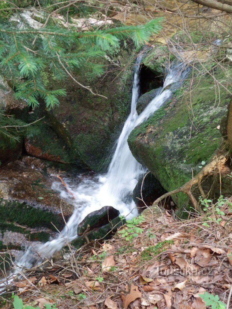 Oberhalb von Velký Štolpich bilden sich bereits Wasserfälle