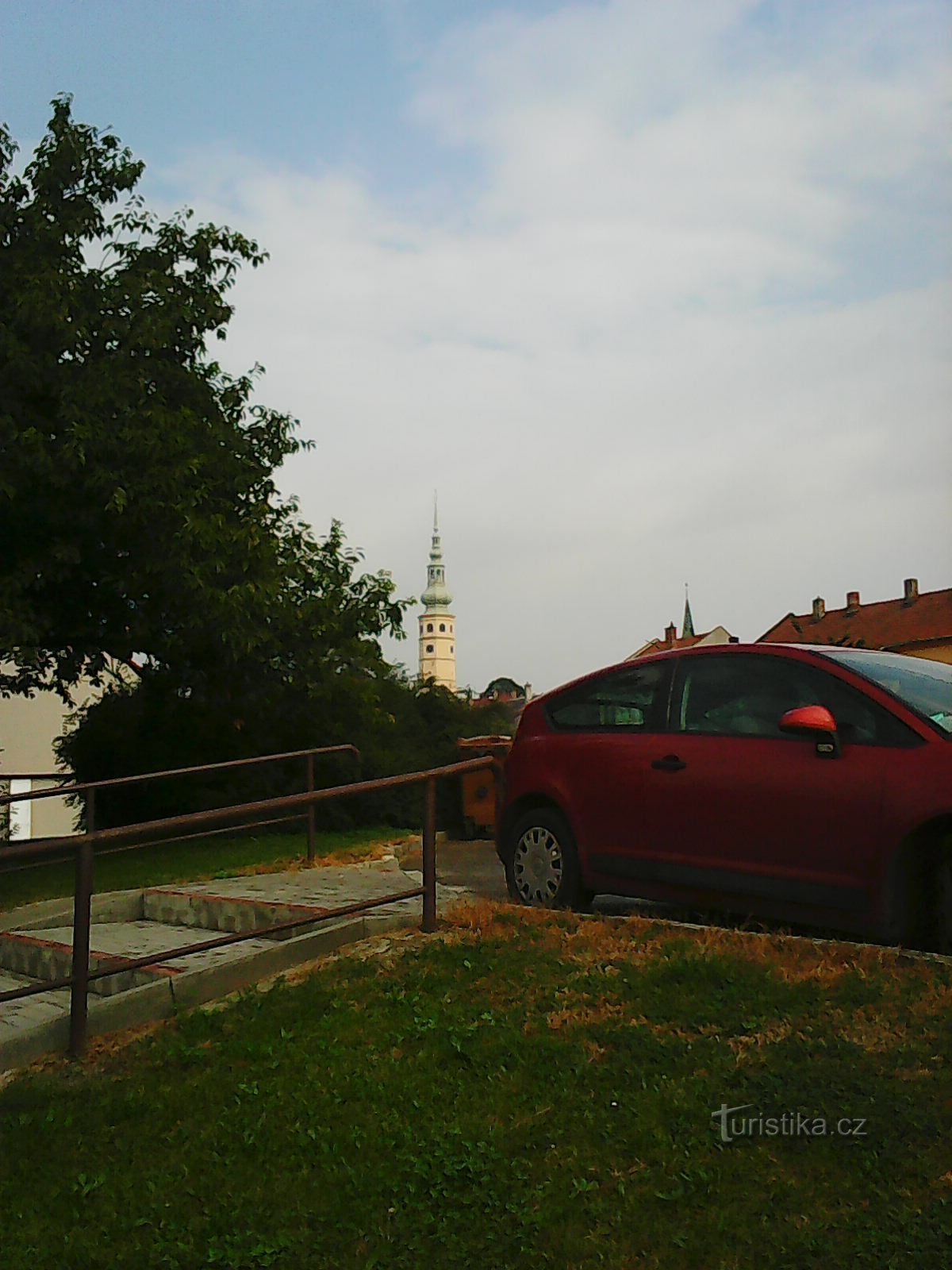 Der weithin sichtbare Turm der Burg Tovačovské - mein Hauptbezugspunkt :)