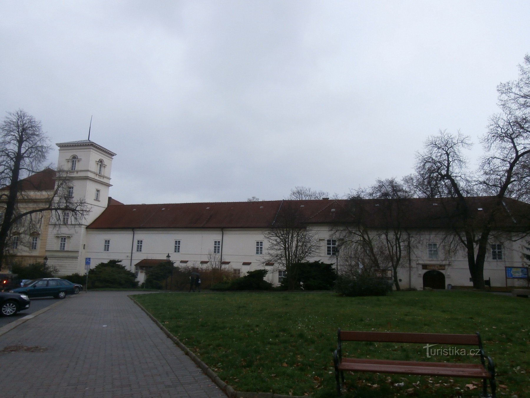 Ujeżdżalnia zamku Teplice, w której odbywa się wystawa