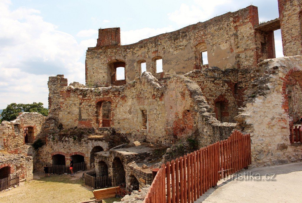 The southern part of the upper part of the castle