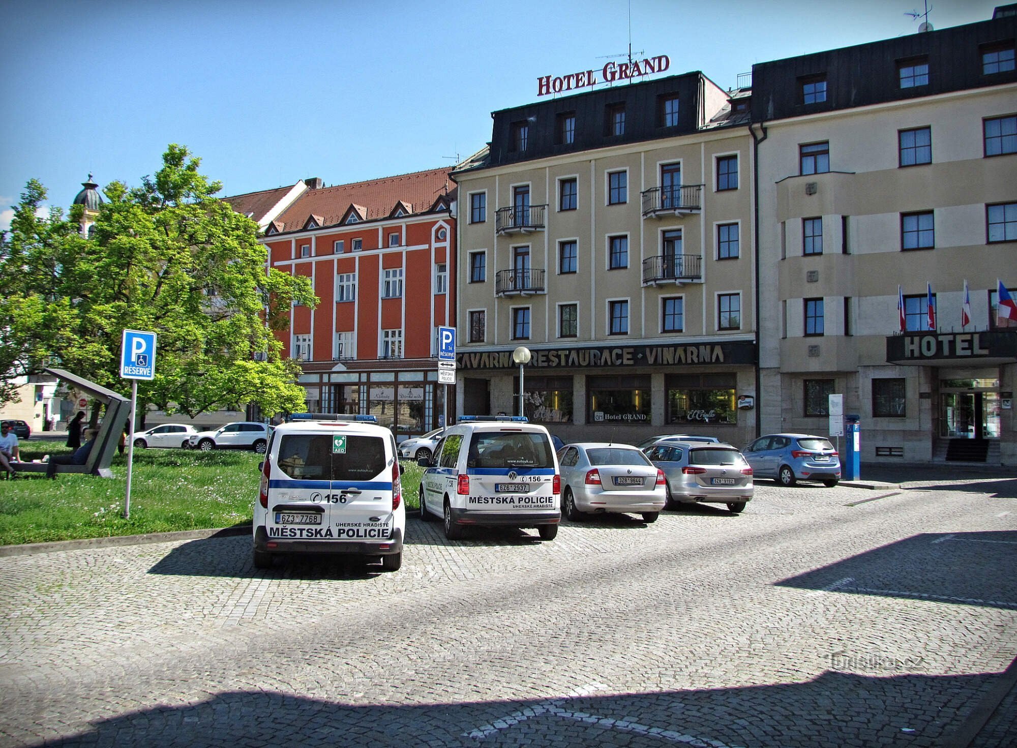 la partie sud de la place