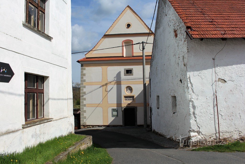 La façade sud du grenier