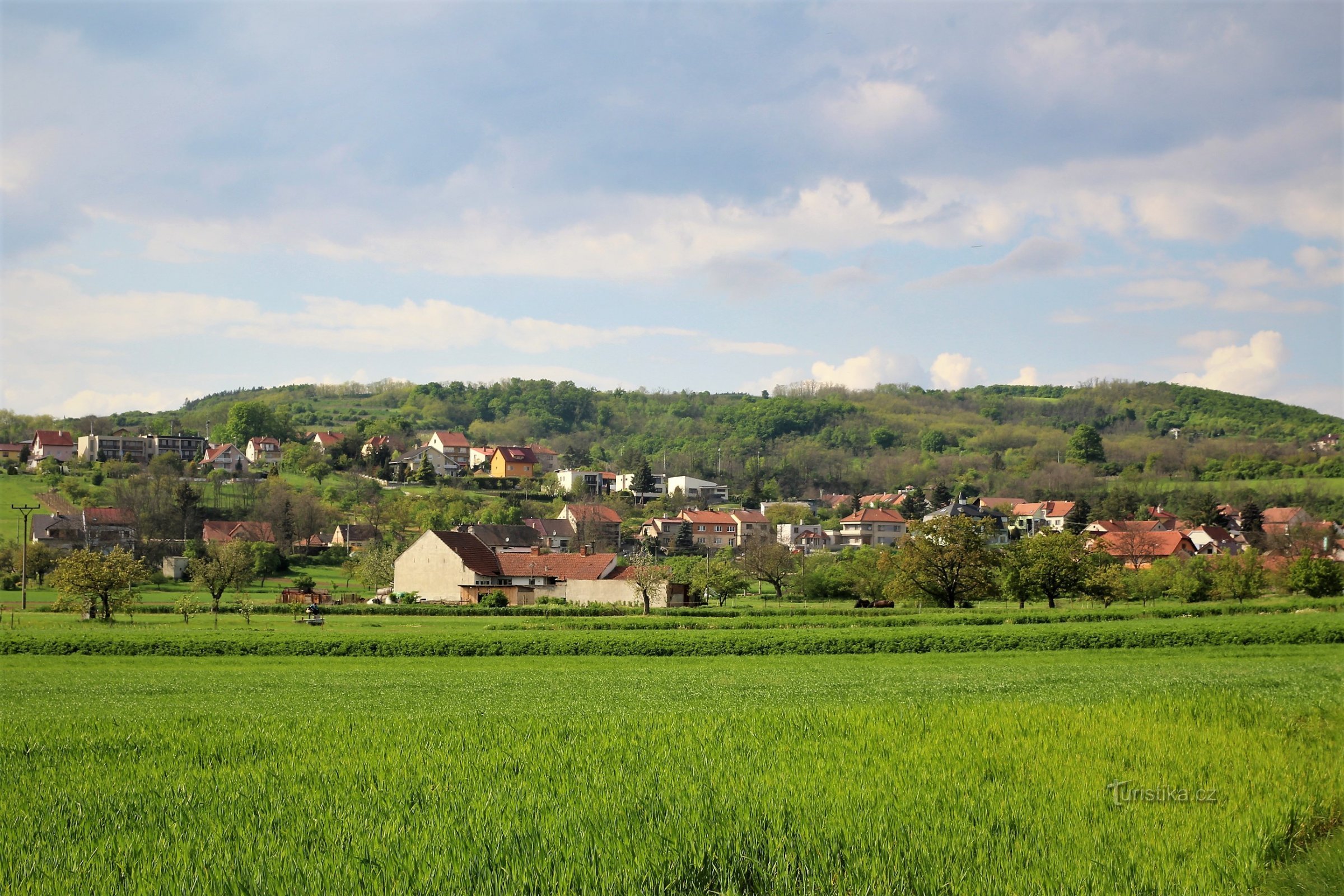 Les versants sud atteignent le village de Moravské Bránice