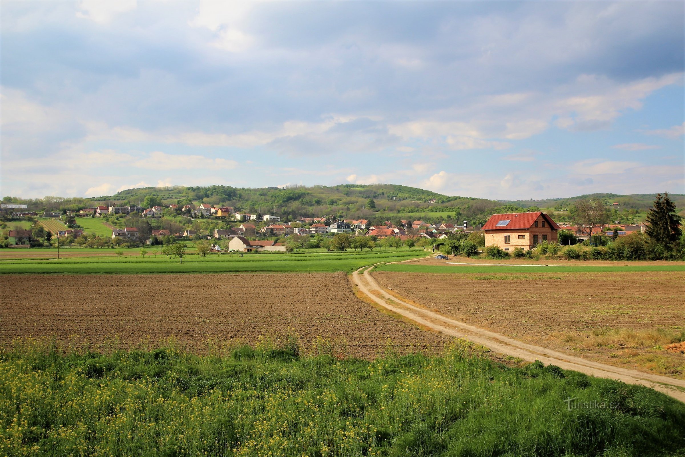 Las laderas del sur llegan hasta el pueblo de Moravské Bránice