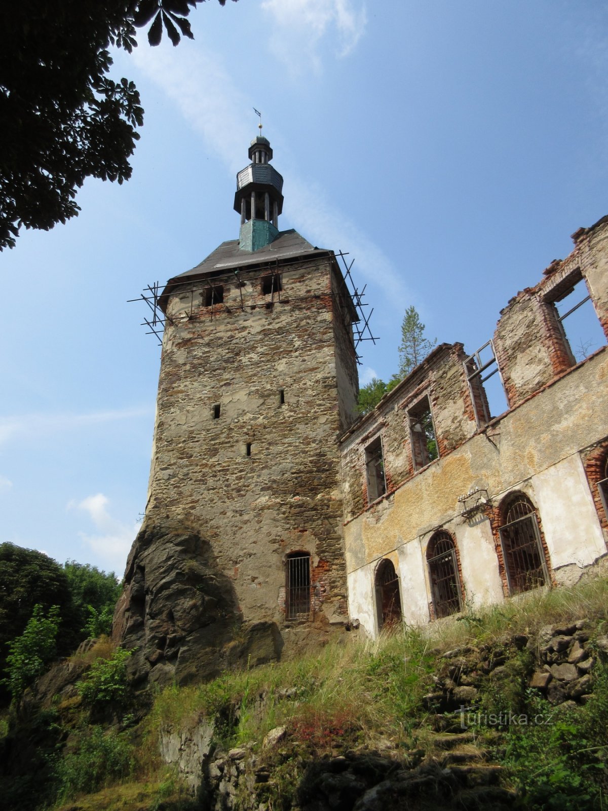 Josefov - Hřebeny, Hartenbergin linnan rauniot