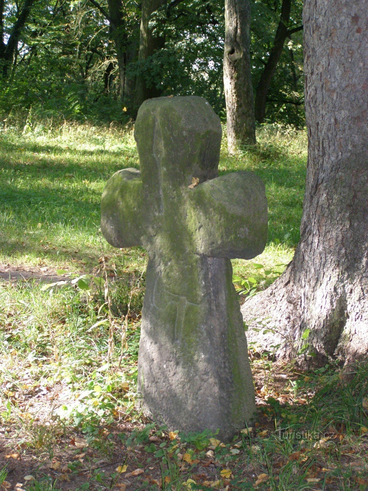 Josefov - cruce de împăcare în livezile TGM