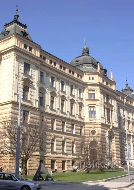 Justiční palác - průčelí z Rooseveltovy ulice