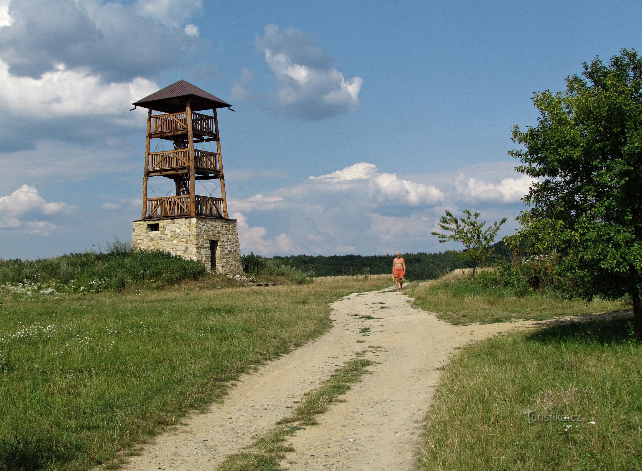 Do nowej wieży widokowej w pobliżu Hostišová