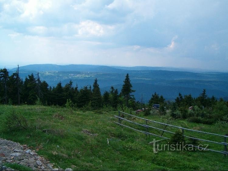 To Plešivec: View of Plešivec (a prominent mound in the middle of the picture) from Klínovce.