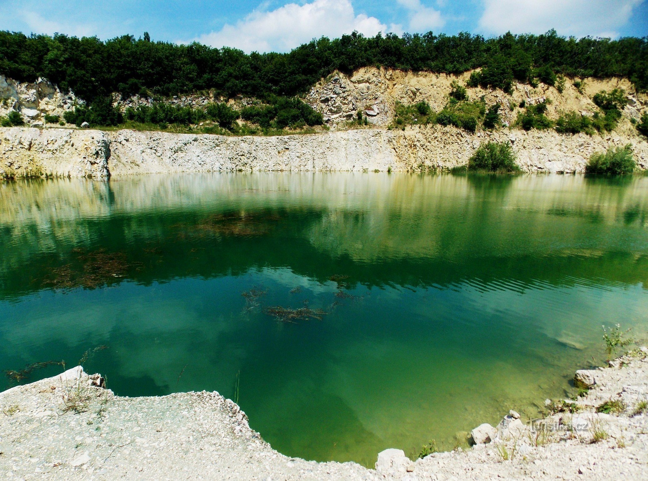 Naar een romantische plek, een ondergelopen steengroeve bij Mikulov