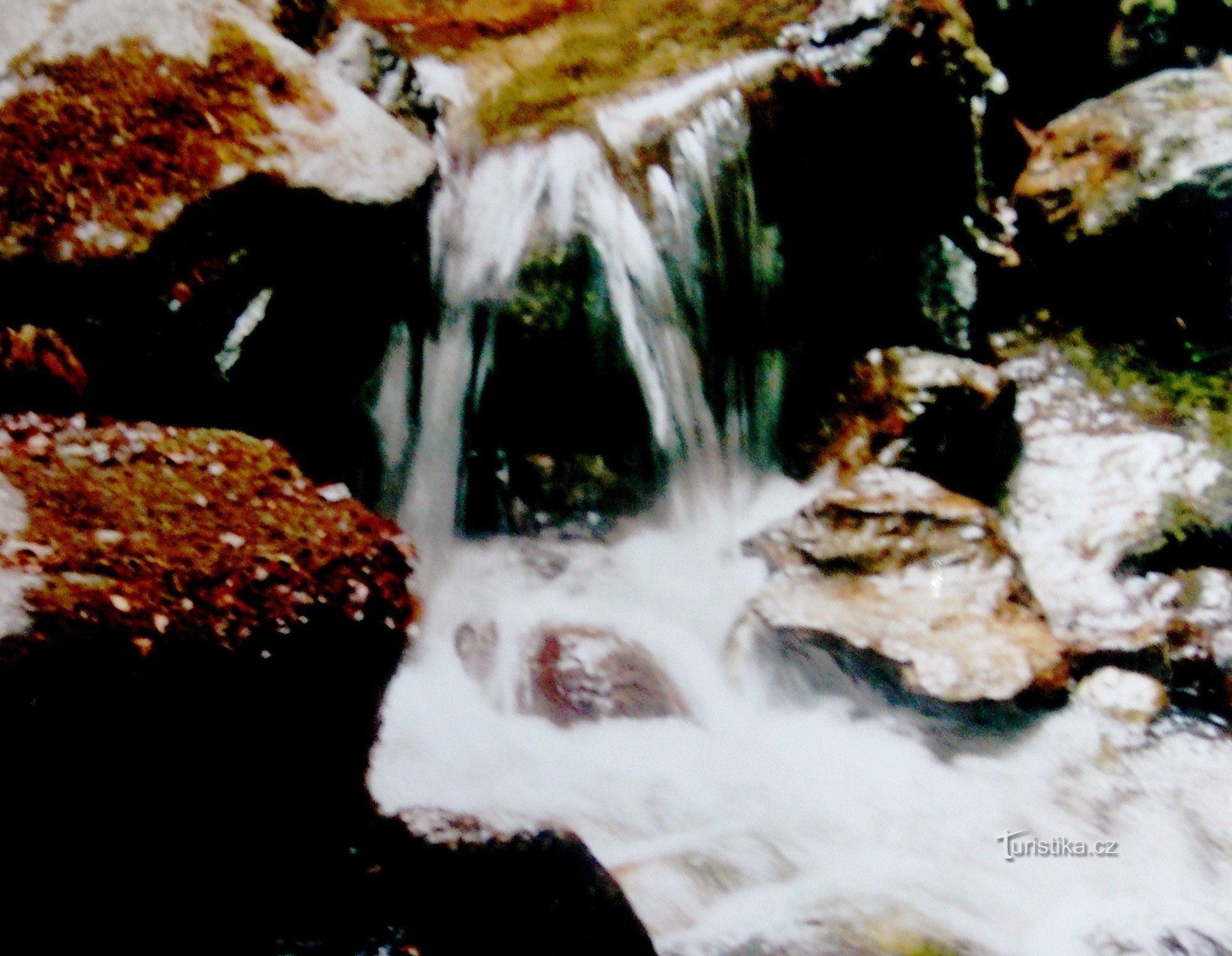 La romanticele Cascade Nýzner din Munții Rychleb