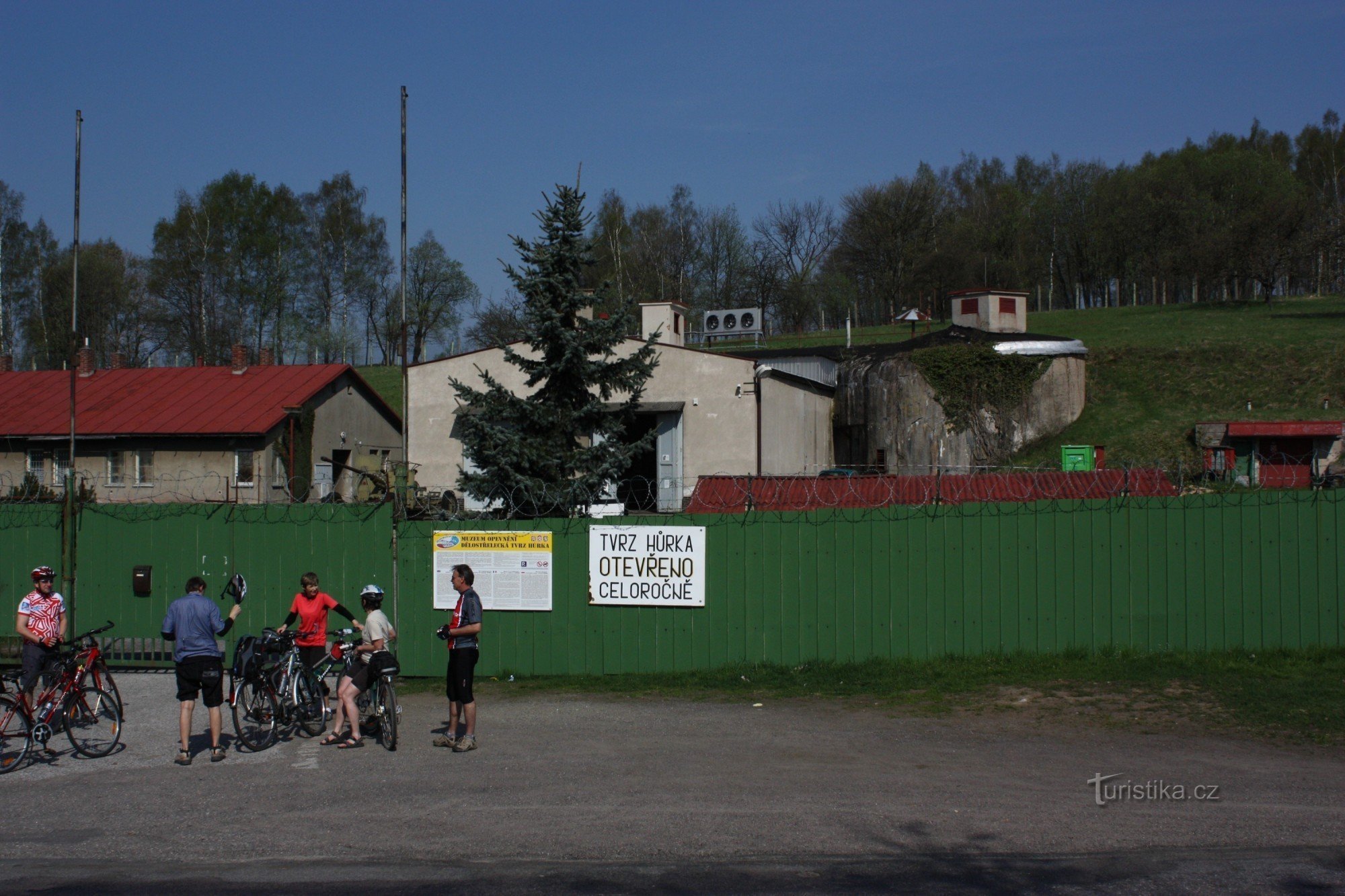 KS 12a, blocco d'ingresso al laghetto