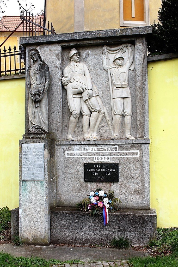 Kácov, monumentul celor căzuți