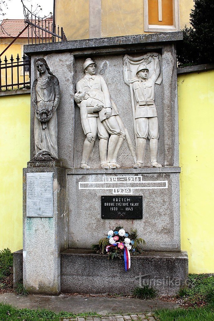 Kácov, monument över de stupade