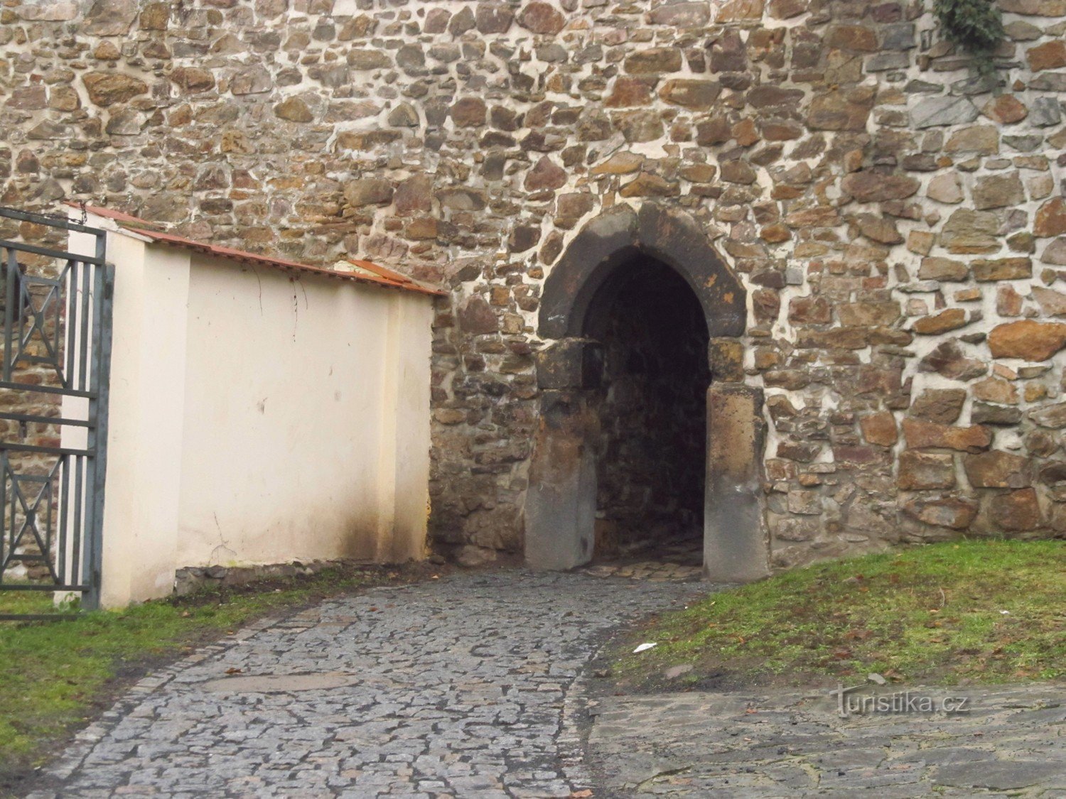 Kadaň - entrée de la rue Kata depuis les murs