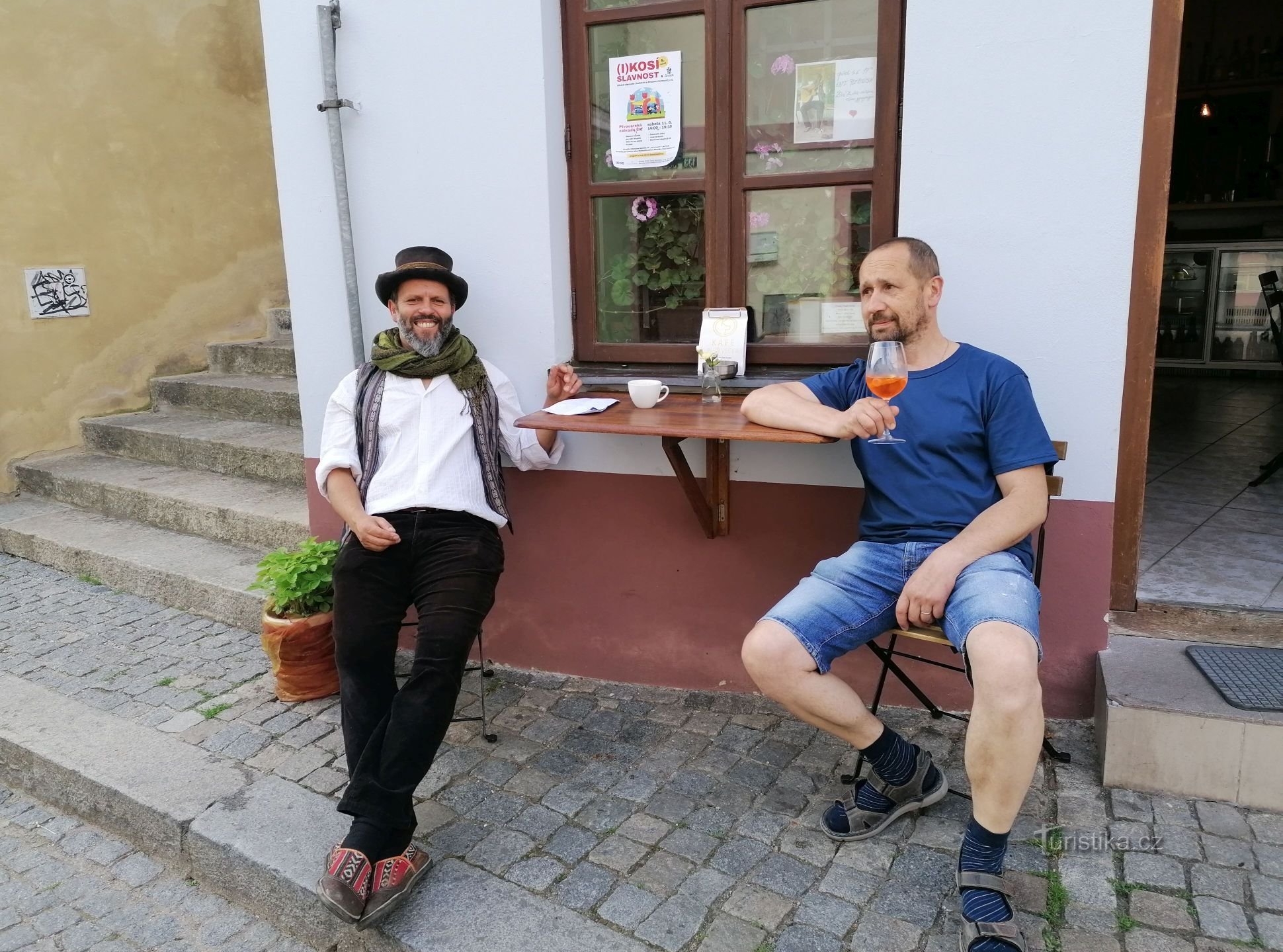 Een café met een ziel in de Plešivecká-straat in Český Krumlov
