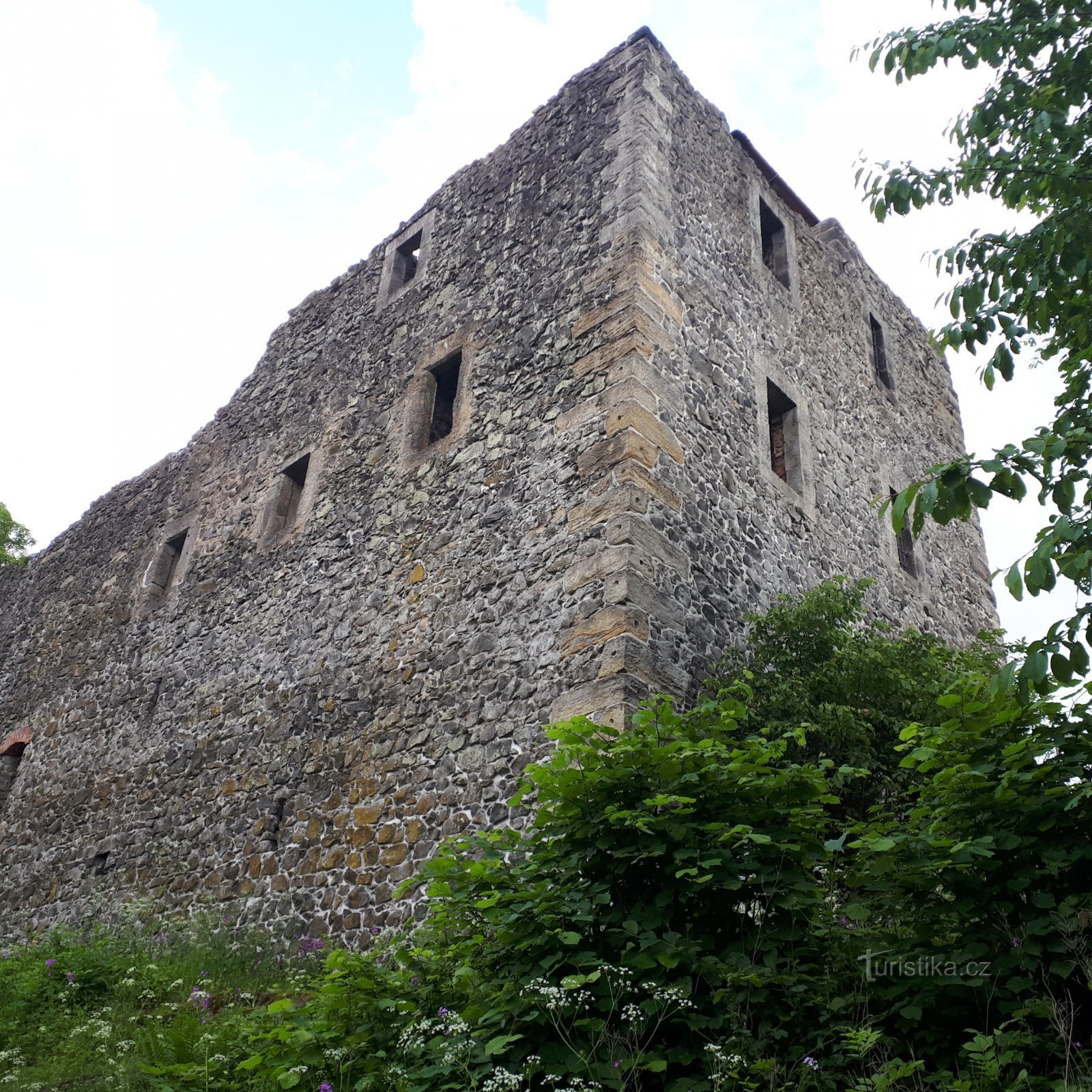 Kamenický Castle