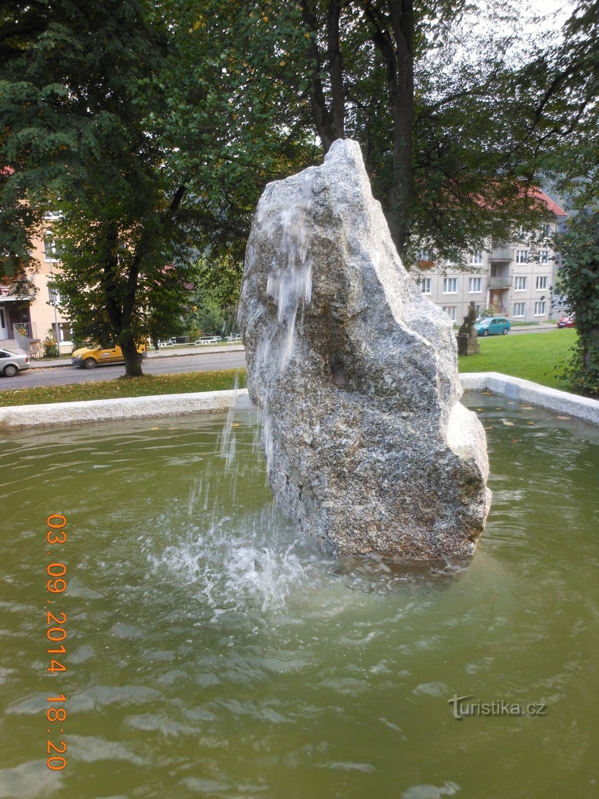 Đài phun nước bằng đá ở Oloví
